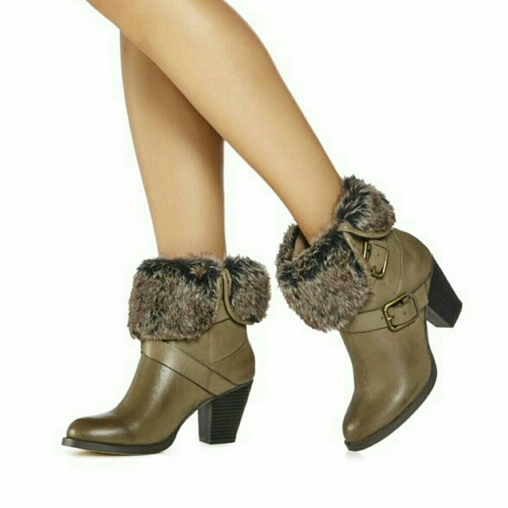 *LAST PAIR 8* Taupe Faux Fur Buckle Heeled Bootie - Picture 5 of 5